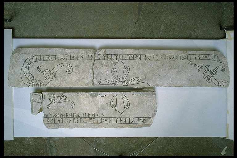 Runes written on gravhäll, kalksten. Date: V 1000-1150